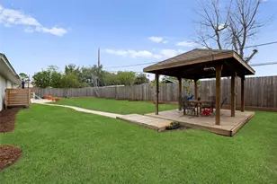 1426 Freedonia Dr, Houston, TX 77055 - Photo 30