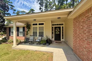 13934 Dolphin Dr, Willis, TX 77318 - Photo 4