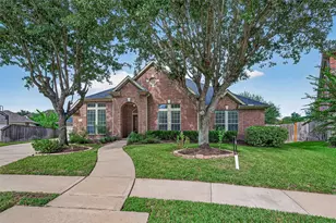 5242 Fountainbrook Ln, Sugar Land, TX 77479 - Photo 2