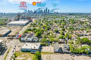 319 Eastwood St, Houston, TX 77011 - Photo 8