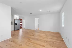 319 Eastwood St, Houston, TX 77011 - Photo 24