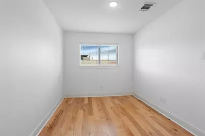 319 Eastwood Street, Houston, TX 77011 - Photo 26