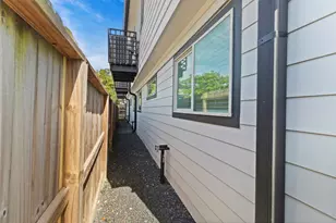 319 Eastwood St, Houston, TX 77011 - Photo 6