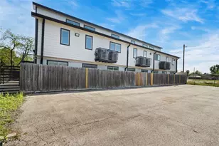 319 Eastwood St, Houston, TX 77011 - Photo 4