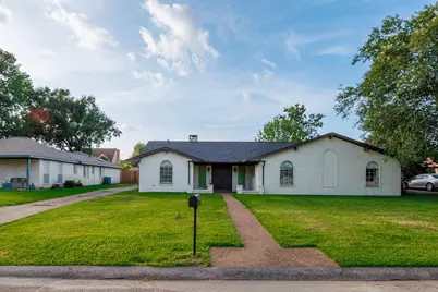 502 Red Bud Ln, Baytown, TX 77520 - Photo 32
