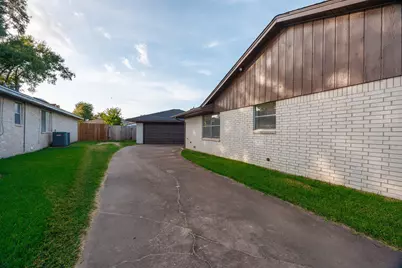 502 Red Bud Ln, Baytown, TX 77520 - Photo 28