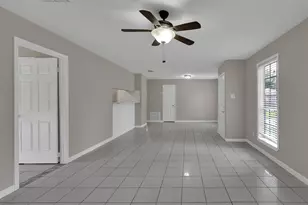 1018 Surrey Ct, Tomball, TX 77375 - Photo 6