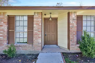 1018 Surrey Ct, Tomball, TX 77375 - Photo 4