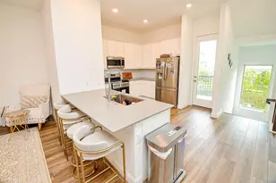 11021 Mikula Dr, Houston, TX 77043 - Photo 10