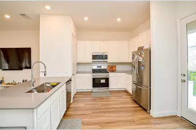 11021 Mikula Drive, Houston, TX 77043 - Photo 14
