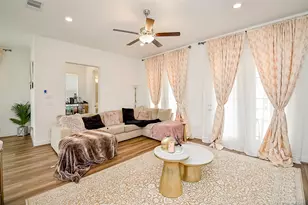 11021 Mikula Dr, Houston, TX 77043 - Photo 8
