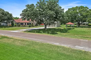 405 Park St, Anahuac, TX 77514 - Photo 30