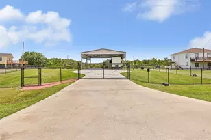 313 Oak Island Dr, Anahuac, TX 77514 - Photo 1