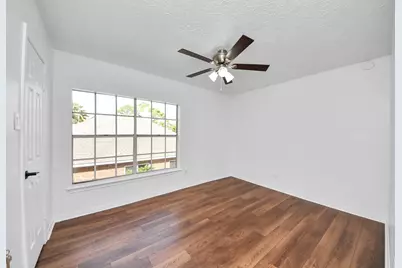 15919 Lake Lodge Drive, Houston, TX 77062 - Photo 32