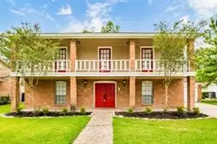 241 St Cloud Dr, Friendswood, TX 77546 - Photo 2