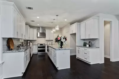 810 Herdsman Drive, Houston, TX 77079 - Photo 10