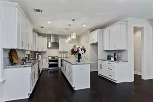 810 Herdsman Dr, Houston, TX 77079 - Photo 10