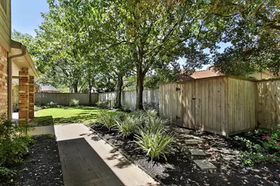 810 Herdsman Drive, Houston, TX 77079 - Photo 40