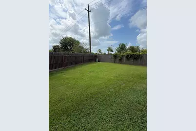 7034 Sun Creek Drive, Hitchcock, TX 77563 - Photo 32