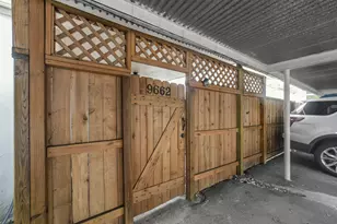 9662 Westview Dr, Houston, TX 77055 - Photo 28