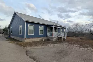 621 County Rd 356, Kenedy, TX 78119 - Photo 2