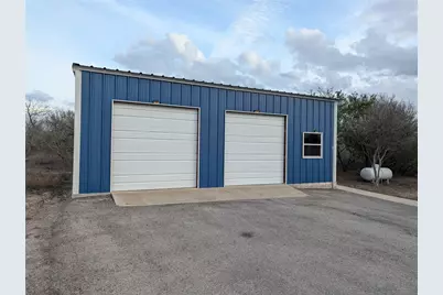621 County Road 356, Kenedy, TX 78119 - Photo 4