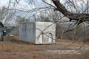 621 County Rd 356, Kenedy, TX 78119 - Photo 10