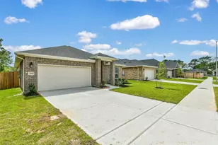 3018 King Oaks St, Baytown, TX 77251 - Photo 2