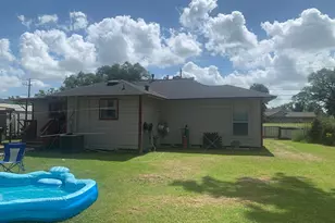 7311 Roswell St, Houston, TX 77022 - Photo 2