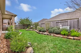 5827 Banfield Canyon Ln, Houston, TX 77365 - Photo 10