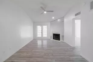 11201 Lynnbrook Dr, Houston, TX 77042 - Photo 2