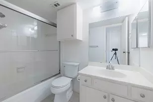 11201 Lynnbrook Dr, Houston, TX 77042 - Photo 8