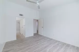 11201 Lynnbrook Dr, Houston, TX 77042 - Photo 10