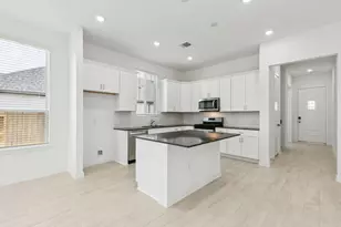 6710 Alejandro Pl, Baytown, TX 77523 - Photo 8