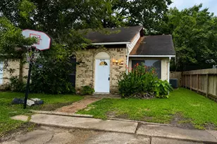 615 Cole St, Webster, TX 77598 - Photo 2