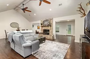 13360 Craig Ln, Beaumont, TX 77713 - Photo 2