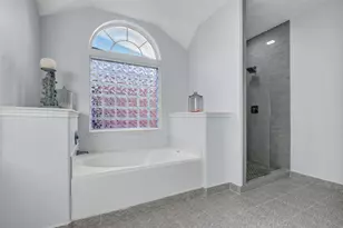 1408 S Friendswood Dr, Friendswood, TX 77546 - Photo 18