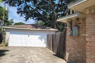 9322 Fairdale Ln, Houston, TX 77063 - Photo 18