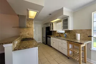 9322 Fairdale Ln, Houston, TX 77063 - Photo 8