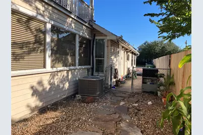 543 W 27th Street #C, Houston, TX 77008 - Photo 2