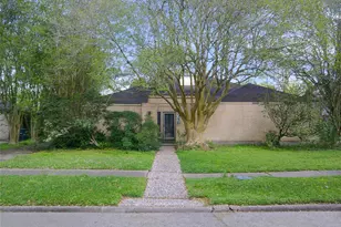 16379 Havenpark Dr, Houston, TX 77059 - Photo 2