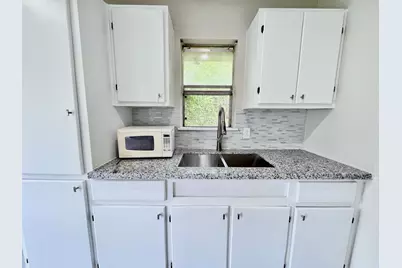 3021 Sycamore Avenue #8, Bay City, TX 77414 - Photo 6