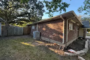 11810 Grapewood Dr, Houston, TX 77089 - Photo 14
