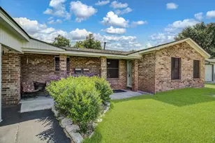 120 Fern Ln, Highlands, TX 77562 - Photo 2