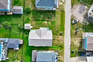 906 Meynig Dr, Crystal Beach, TX 77650 - Photo 30