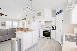 906 Meynig Dr, Crystal Beach, TX 77650 - Photo 14