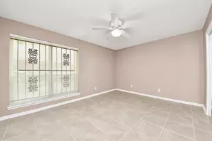 5005 Georgi Ln, Houston, TX 77092 - Photo 16
