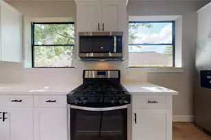 806 E 39th St, Houston, TX 77022 - Photo 8