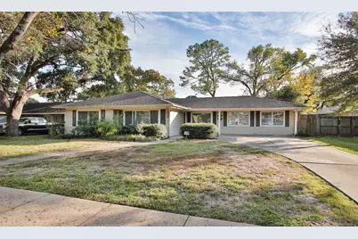 4809 Saxon Street, Bellaire, TX 77401 - Photo 1