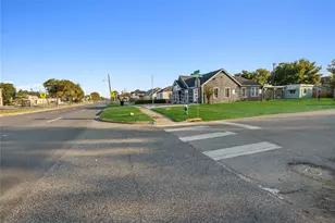 3731 Reveille St, Houston, TX 77087 - Photo 2